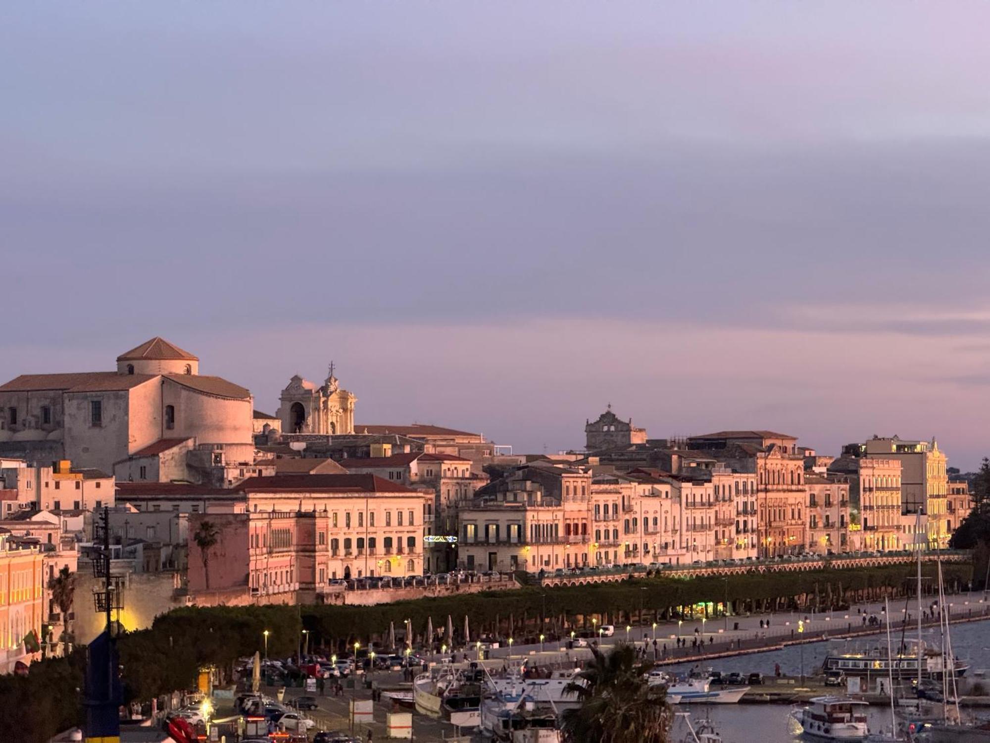 Bed and Breakfast La Terrazza Sul Porto Syracuse Екстер'єр фото