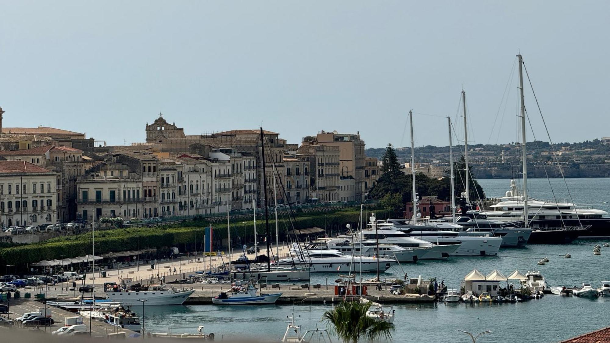 Bed and Breakfast La Terrazza Sul Porto Syracuse Екстер'єр фото